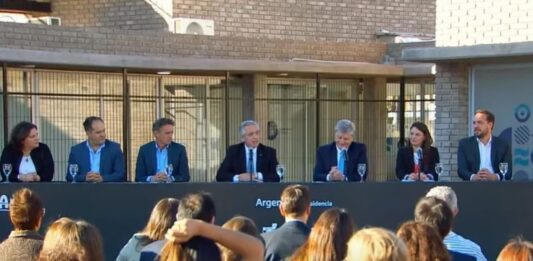El Presidente Alberto Fernández se mostró en un acto en La Pampa con el reciente Gobernador reelecto Sergio Ziliotto y aseguró que el oficialismo “no está muerto”.