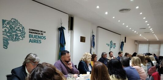 Los docentes bonaerenses nucleados en el Frente de Unidad Docente Bonaerense (FUDB) aceptaron la propuesta de adelantar cuotas.