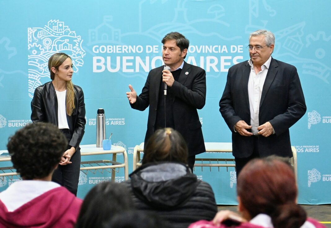 El gobernador Axel Kicillof afirmó que analiza la medida y que la ley permite la posibilidad de desdoblarse de Nación para las elecciones generales.