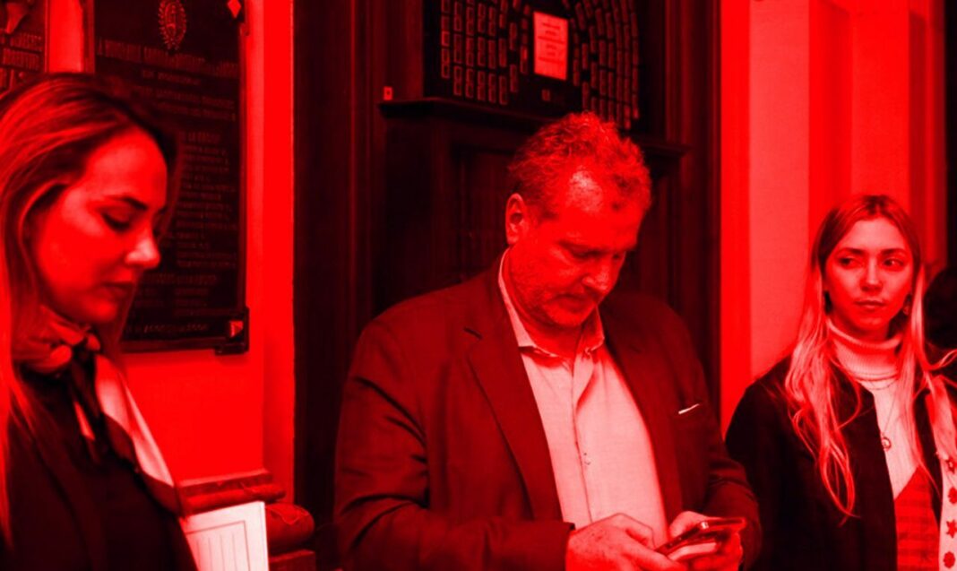 La Justicia ordenó secuestrar un segundo celular a una de las asesoras del diputado nacional Gerardo Milman, que habría sido ocultado.