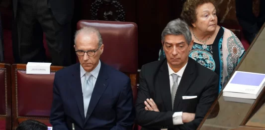 La Corte Suprema aceptó analizar en febrero el pedido del gobernador de La Rioja para declarar inconsitucional el DNU de Milei.