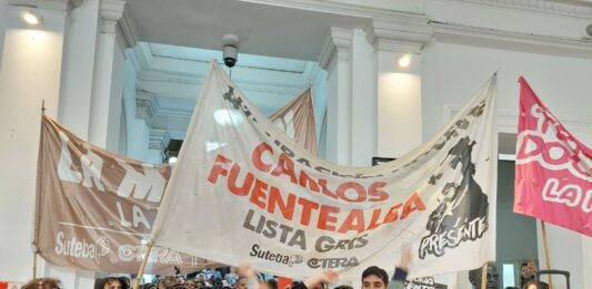 Cientos de docentes bonaerenses tomaron el ministerio de Educación, a cargo de Alberto Sileoni, con reclamos a Kicillof.