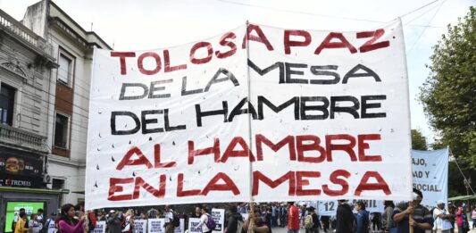 Piqueteros analizan otra marcha al ministerio de Desarrollo Social, a cargo de Tolosa Paz, para reclamar el envió de alimentos a los comedores populares.
