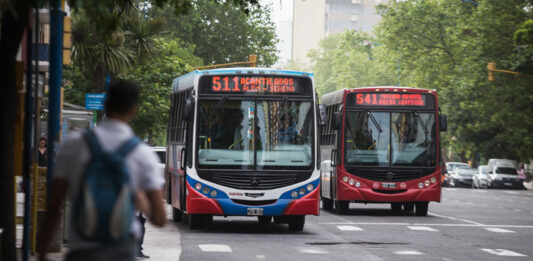 En medio del reclamo de subsidios de las empresas para afrontar el aumento salarial que exigen desde la UTA, el Gobierno nacional define si vuelve a subir el boleto de colectivo en mayo.