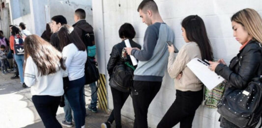 El Gobierno de la provincia de Buenos Aires oficializó la Ley de Empleo Joven. En qué consiste.