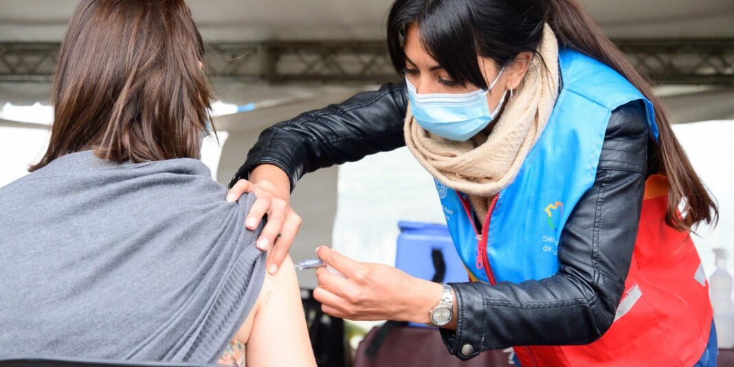 El Ministerio de Salud recomendó la inmunización contra la gripe a personas menores de 2 años, gestantes y adultos mayores, entre otros.