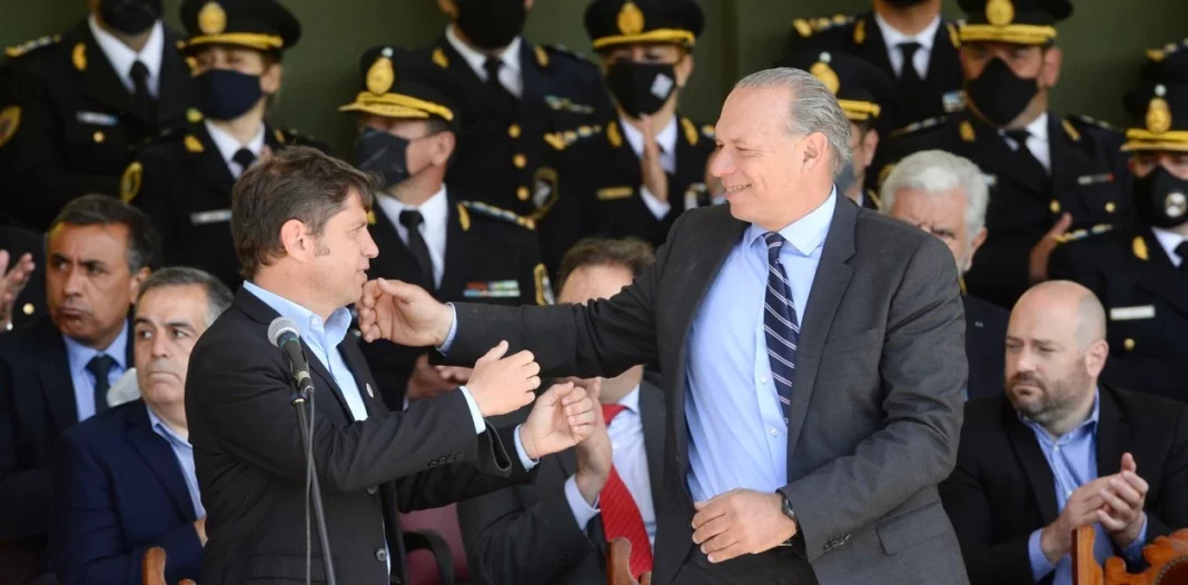 En un acto de egreso de la Policía Bonaerense, Kicillof anunció aumentos para los efectivos y habló sobre su reelección.