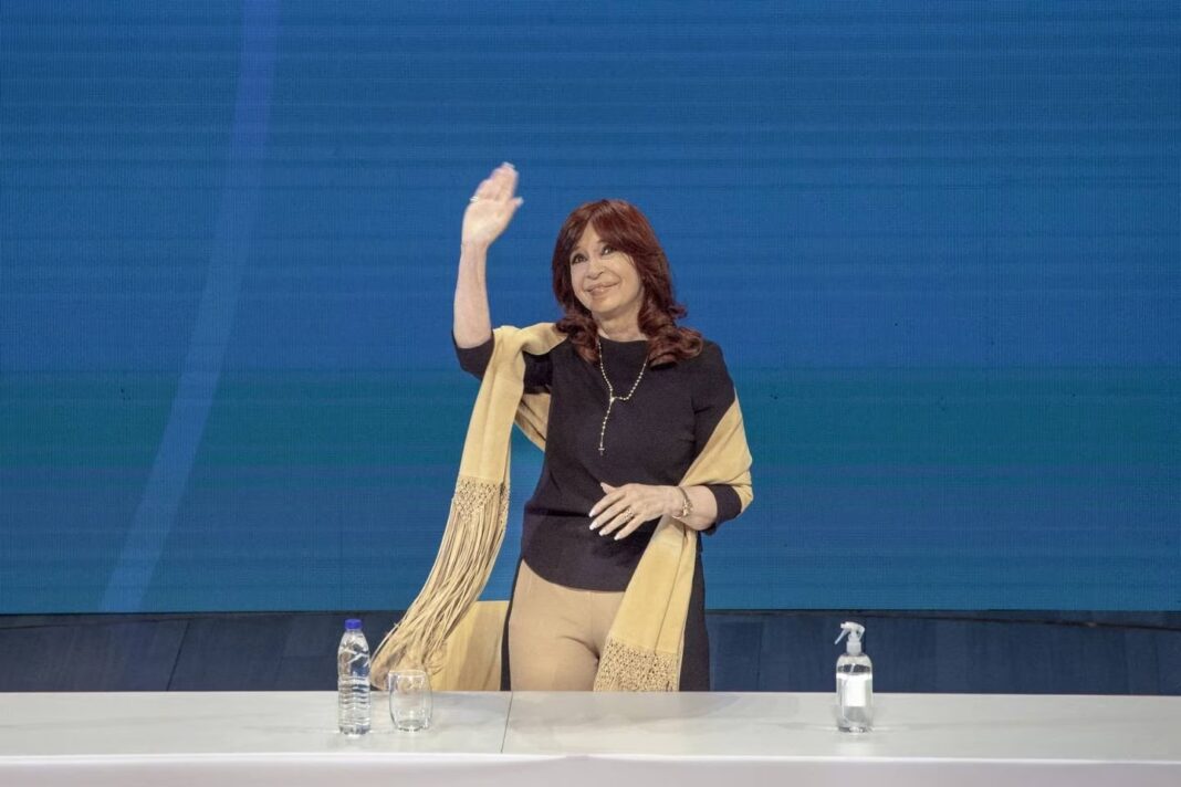 Después de la clase magistral en La Plata, la vicepresidenta Cristina Kirchner podría visitar la Feria del Libro.