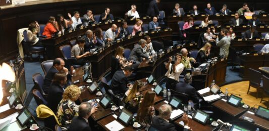 Legisladores bonaerenses de Juntos salieron a pegarle en fila al gobernador Axel Kicillof y al gremio CTERA por el paro nacional docente del próximo lunes.