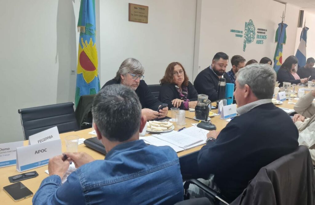 Los estatales bonaerenses le manifestaron al Gobierno la necesidad de adelantar el aumento del 14% que iba a a efectuarse en julio.