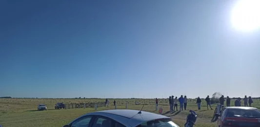 Ante la llegada de un tractor a las tierras cedidas a Grabois en Mar del Plata, se reavivó la polémica con los vecinos de El Marquesado.