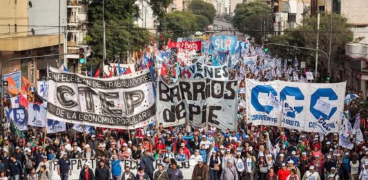 Organizaciones sociales vuelven a marchar este martes contra “el ajuste criminal” del Gobierno nacional, a cargo de Javier Milei.