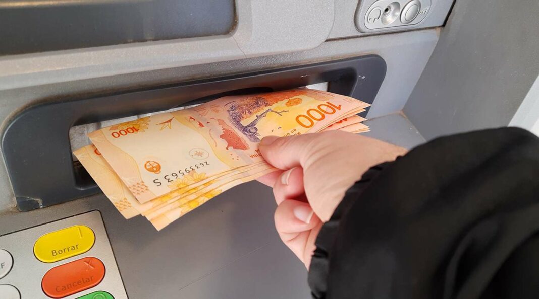 El Índice de Salarios registró en abril un incremento del 5,7%, y quedó por tercera vez en el año debajo de la inflación mensual.