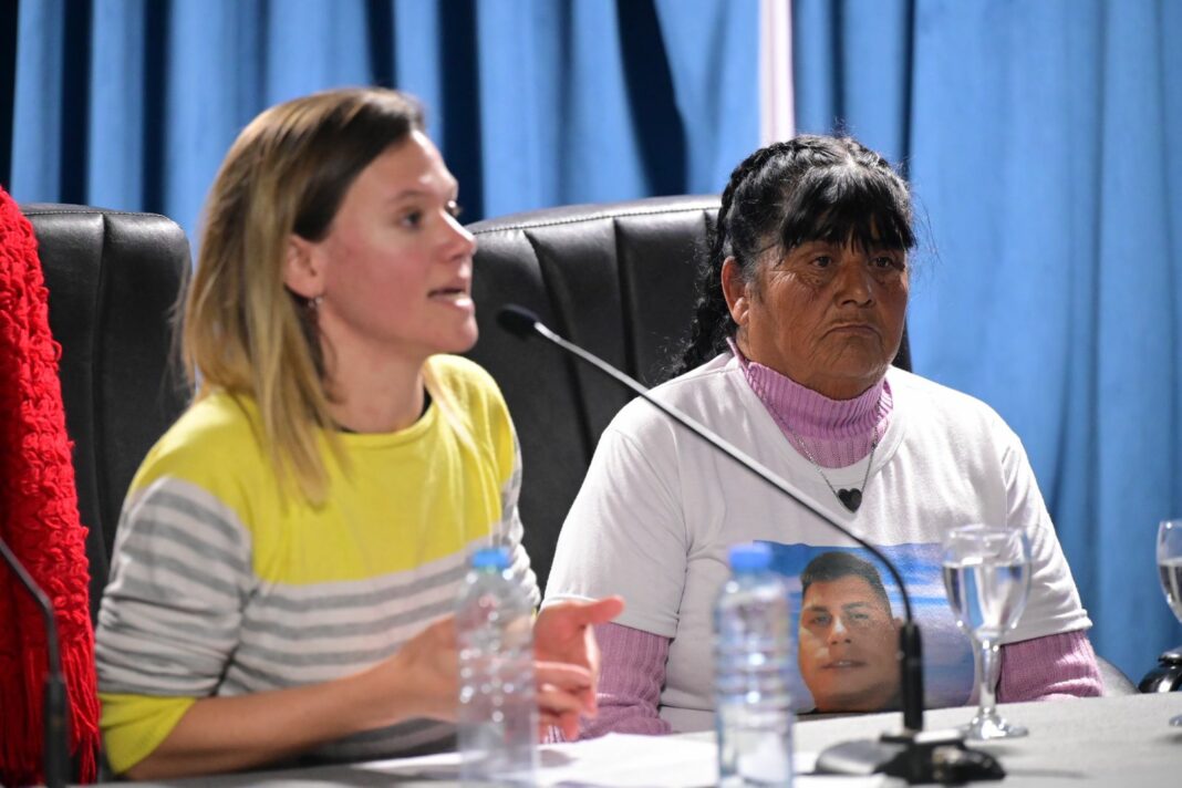 Familiares de víctimas del gatillo fácil realizaron una audiencia en la Legislatura bonaerense junto a diputados del Frente de Izquierda.