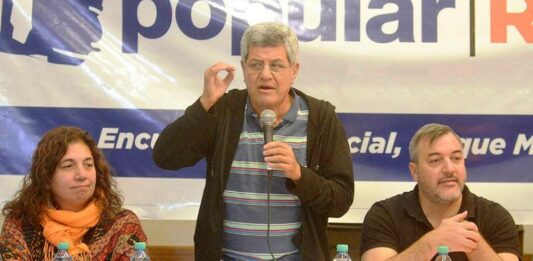 Unión por la Patria definió bajar una lista completa y otra parcialmente en Lanús. Los afectados denuncian "proscripción".