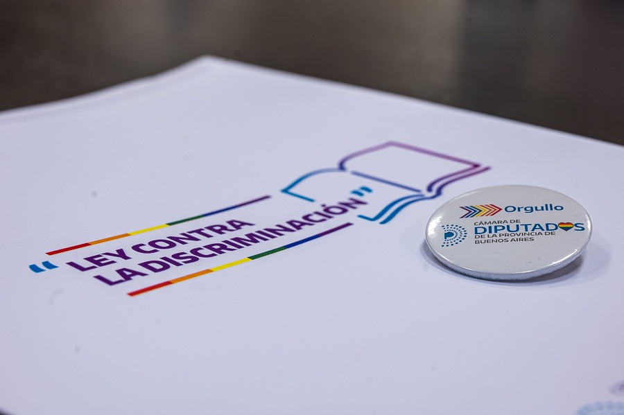 En el marco del Día del Orgullo LGBT+, el massismo reimpulsa una ley contra la discriminación en la legislatura bonaerense.