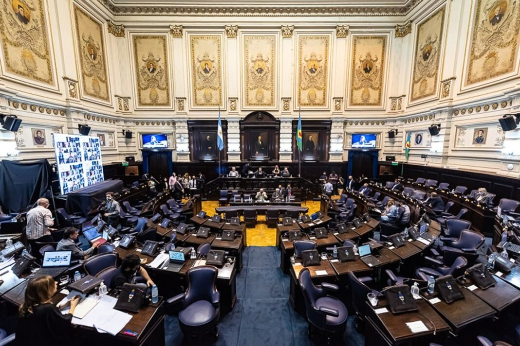 Distintos legisladores bonaerenses repudiaron los dichos discriminatorios de un precandidato libertario.