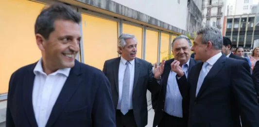A pedido del Presidente, el jefe de Gabinete y precandidato a vicepresidente, Agustín Rossi, reunirá al equipo nacional este miércoles en Casa Rosada.