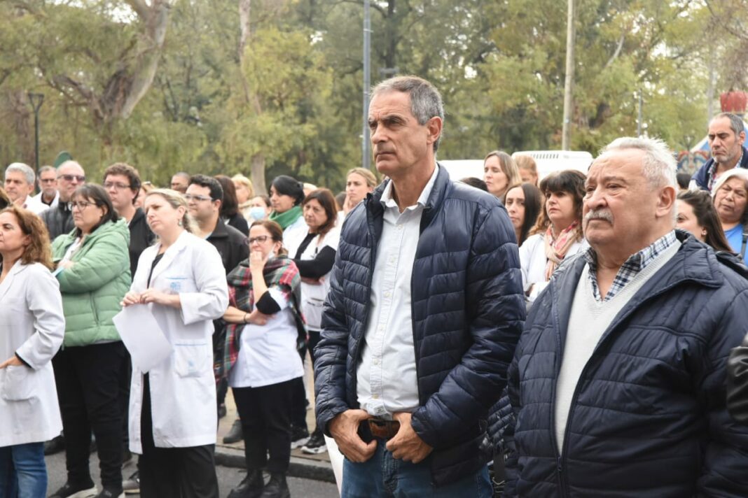 El diputado bonaerense, Claudio Frangul, se sumó a los reclamos por los hechos de violencia sufridos por el personal del Hospital de Niños.