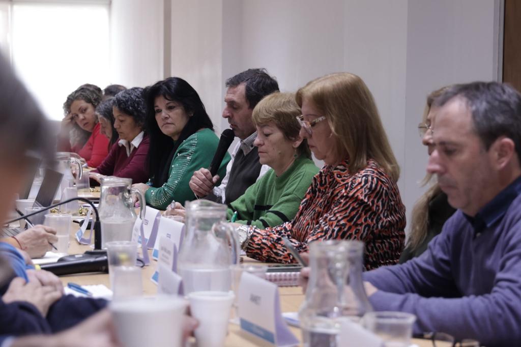 Los docentes bonaerenses reclamaron un incremento salarial “que contemple los porcentajes logrados por la Paritaria Nacional Docente”.