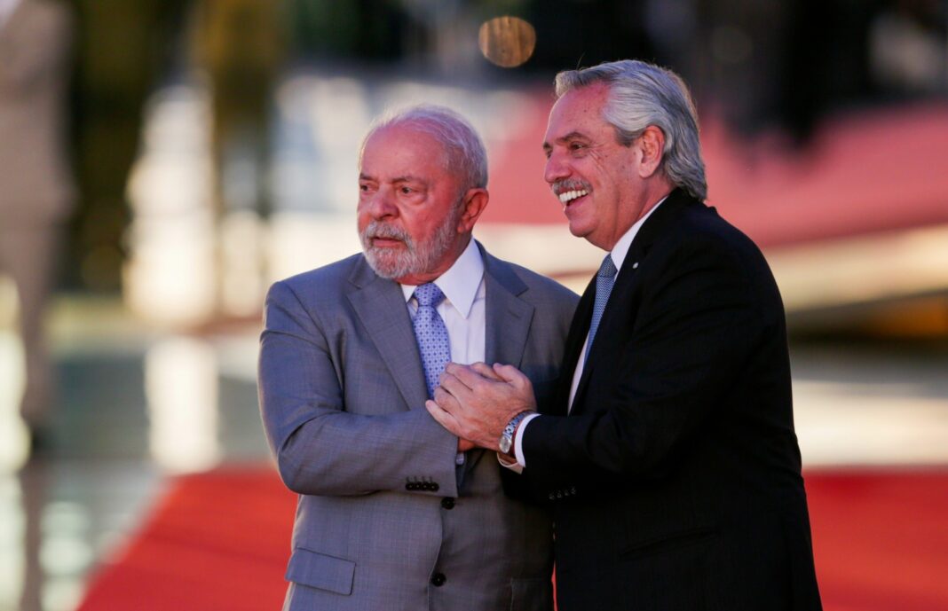 Alberto Fernández, viajará a Brasil para reunirse con su par, Lula da Silva, en busca de apoyo por las renegociaciones de la deuda con el FMI.