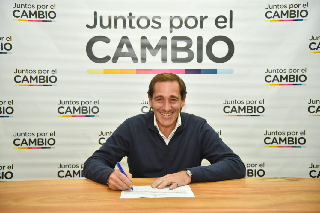 El intendente de La Plata, Julio Garro, firmó su candidatura y buscará un tercer mandato en estas elecciones 2023.