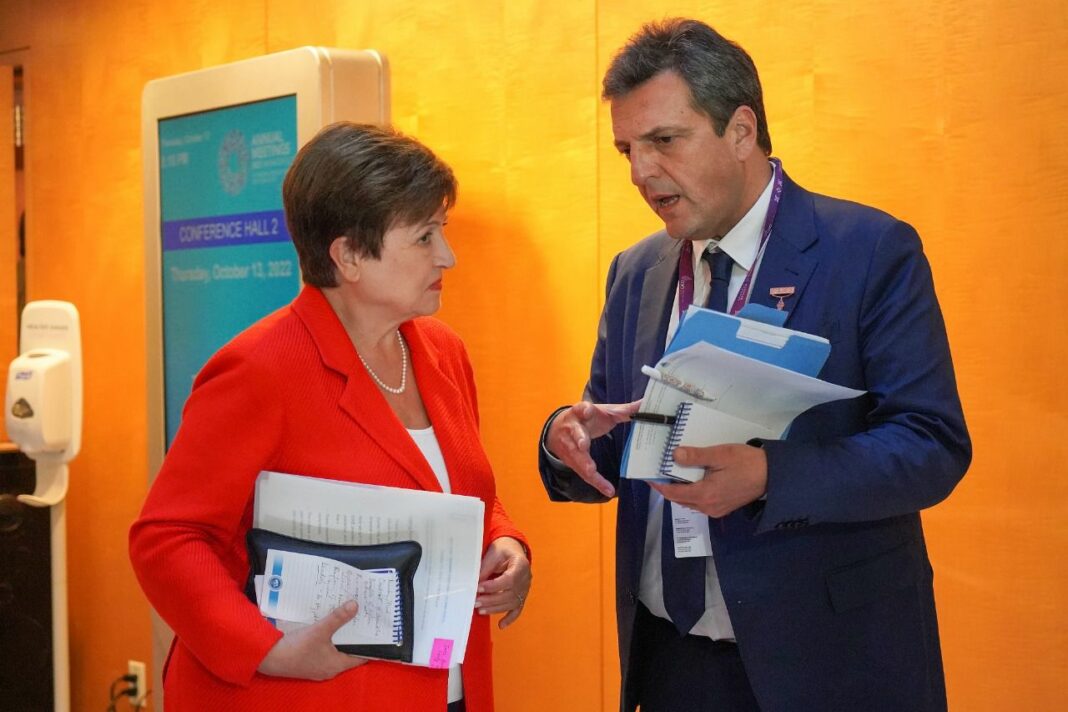 El Gobierno consiguió postergar los vencimientos de deuda para mañana.