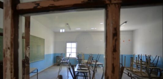 En medio del paro docente, el diputado bonaerense, Guillermo Castello, volvió a insistir en declarar la educación como servicio esencial.