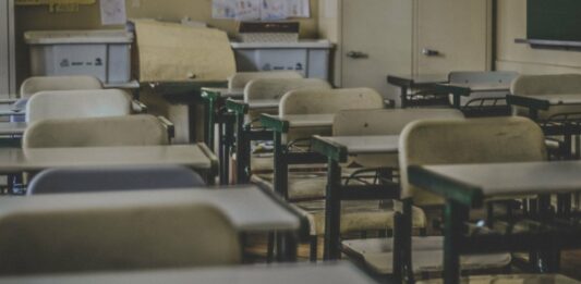 Legisladores bonaerenses de Juntos criticaron a ATE y al Ejecutivo provincial por el paro de auxiliares que dejó sin clases a cientos de escuelas bonaerenses.
