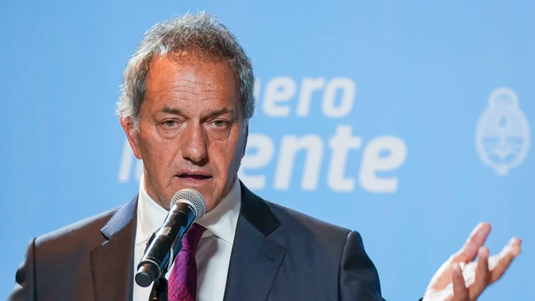 El precandidato presidencial, Daniel Scioli, evalúa presentarse este miércoles ante la Justicia Electoral bonaerense por el reglamento de Unión por la Patria.