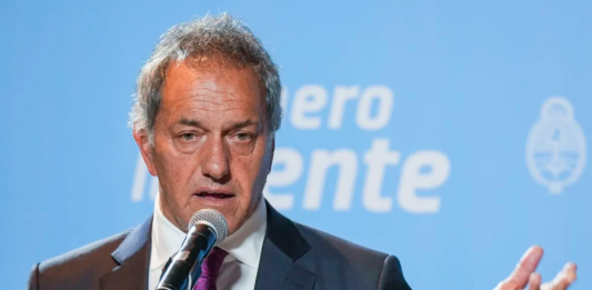 El precandidato presidencial, Daniel Scioli, evalúa presentarse este miércoles ante la Justicia Electoral bonaerense por el reglamento de Unión por la Patria.