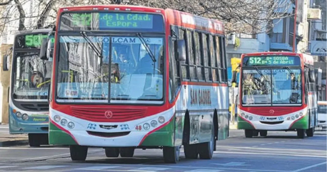La UTA anunció que podría empezar un paro de micros de 48 horas si no arreglan un aumento salarial en el interior.