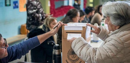 Las elecciones en Chaco definen candidatos a gobernador y a intendente, legisladores y concejales para los comicios generales del 17 de septiembre.