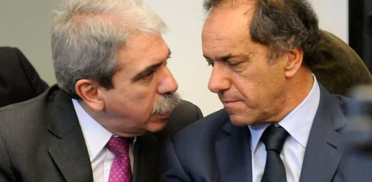 El precandidato a Presidente del albertismo, Daniel Scioli acudió a la Justicia Electoral bonaerense para impugnar una parte del reglamento de Unión por la Patria.