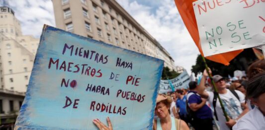 Por las paritiras 2023, docentes bonaerenses y de todo el país se concentrarán al mediodía en las puertas del Ministerio de Educación.