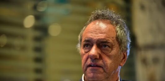 A horas del cierre de alianzas, La Cámpora intentará bloquear la lista de Daniel Scioli y Victoria Tolosa Paz en la provincia de Buenos Aires.