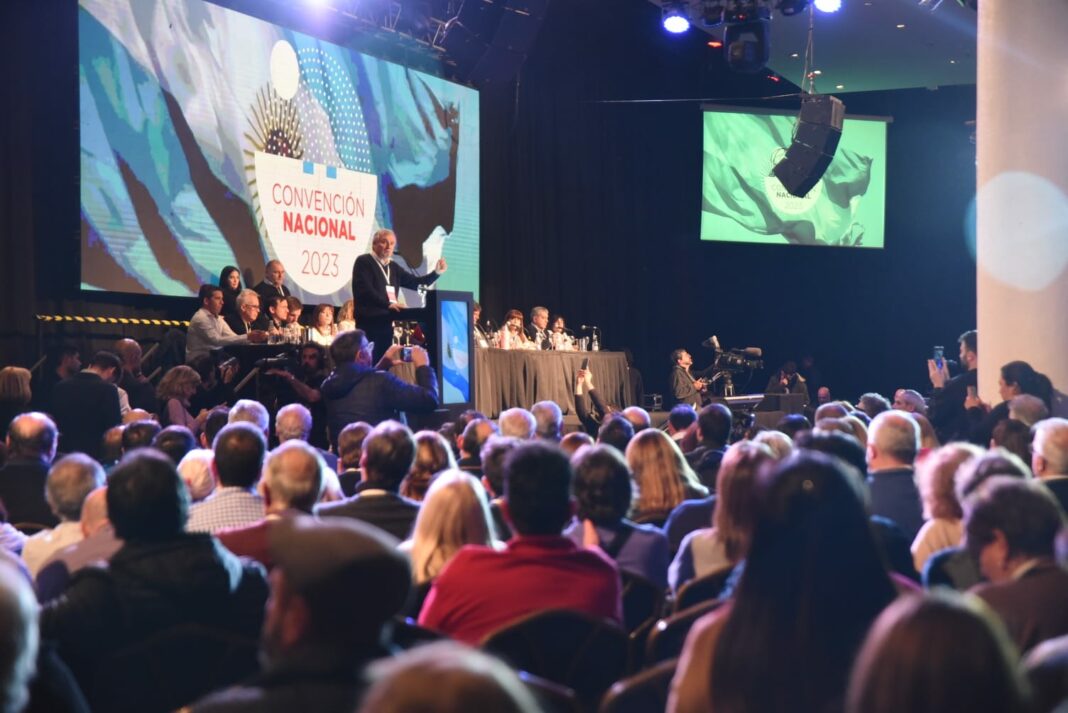 En la Convención, los radicales reafirmaron sus lugares en Juntos por el Cambio y se alinearon con Larreta para ampliar la coalición.