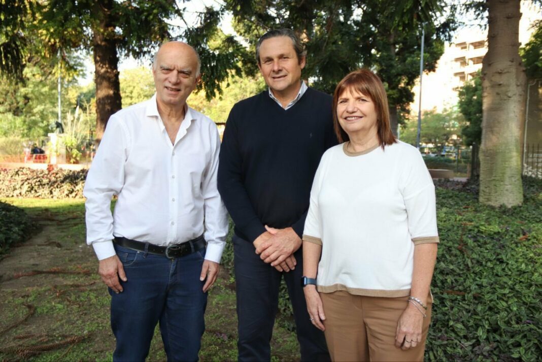 En el marco de la interna del Pro, Patricia Bullrich sumó a sus filas a los intendentes Camilo Etchevarren, Eduardo Barroso y Eduardo Campana.