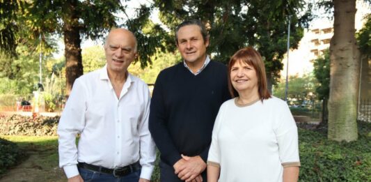 En el marco de la interna del Pro, Patricia Bullrich sumó a sus filas a los intendentes Camilo Etchevarren, Eduardo Barroso y Eduardo Campana.