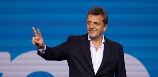 EEl ministro de Economía y precandidato presidencial del oficialismo, Sergio Massa, se reunirá este lunes con su equipo económico.