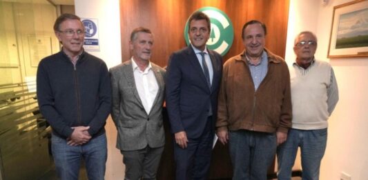 El ministro de Economía, Sergio Massa anunció que se desembolsarán 1.000 de millones a cooperativas del campo como aportes no reembolsables