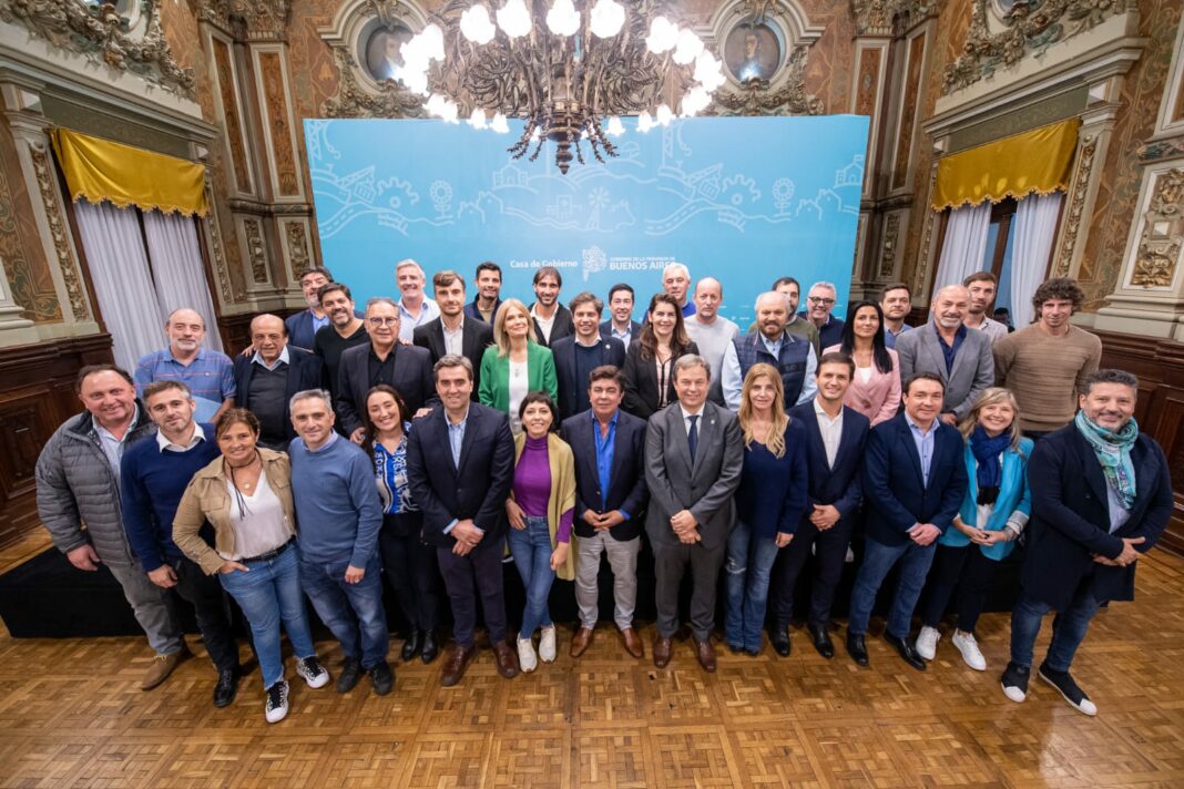 A seis días para el cierre de listas, un grupo de intendentes de la Provincia de Buenos Aires salió a reforzar el pedido por la reelección de Axel Kicillof.