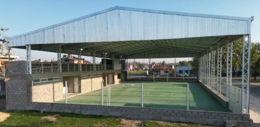 El intendente de Ensenada, Mario Secco, cortará la cinta de un nuevo polideportivo, que fue financiado con el impuesto a las grandes fortunas.