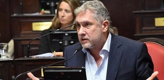 El senador bonaerense del Frente Renovador, José Luis Pallares, apuntó contra la oposición y se encolumnó detrás del discurso del ministro de Economía, Sergio Massa.