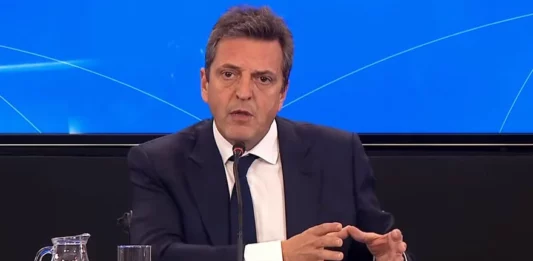 El ministro de Economía y precandidato a Presidente, Sergio Massa evalúa modificar el Impuesto a las Ganancias para aliviar a los trabajadores.
