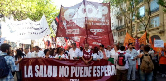 Los médicos bonaerenses marchan al ministerio de Salud de la Nación en busca de la reapertura de paritarias.