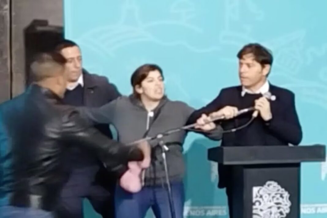 Kicillof recibirá a la mujer que interrumpió el acto en Brandsen para escuchar sus reclamos.