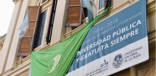 La Campaña por el Derecho al Aborto denunció recortes y restricciones para acceder a la IVE en la UNLP.