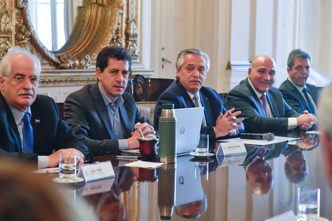 A horas del cierre de alianzas electorales, los principales dirigentes del Frente de Todos mantienen negociaciones claves a contrarreloj para definir la estrategia electoral.