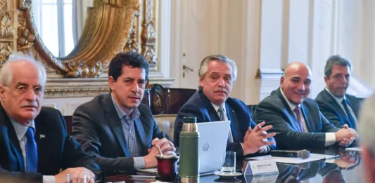A horas del cierre de alianzas electorales, los principales dirigentes del Frente de Todos mantienen negociaciones claves a contrarreloj para definir la estrategia electoral.